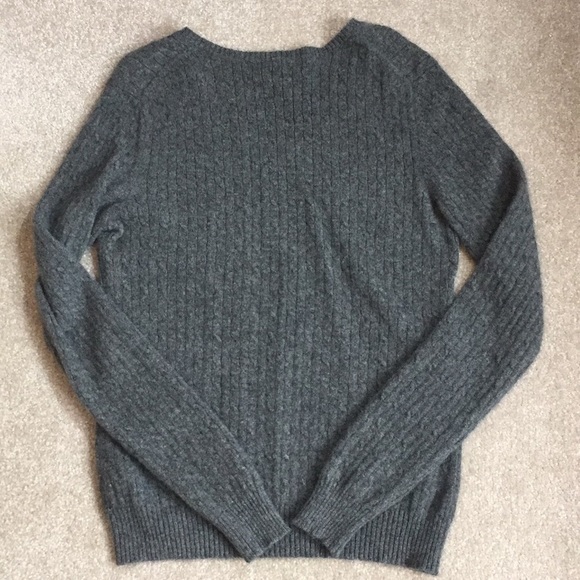 HOST PICK! Grayson and Dunn Grey 2-Ply 100% Cashmere Sweater, Size Large - Picture 2 of 7